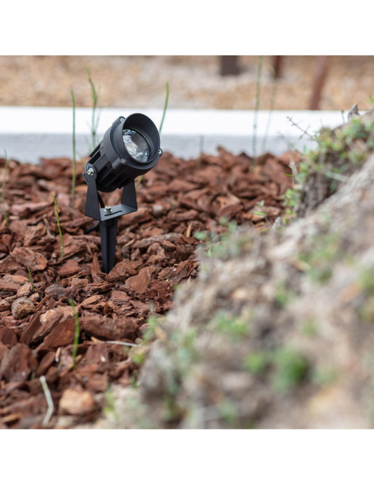 Spot LED Extérieur 15W Vetusta sur Piquet Spot LED Extérieur 15W Vetusta sur Piquet